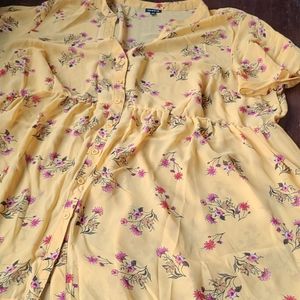 EUC Ladies Torrid flower flowy blouse size 3X